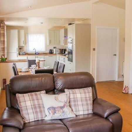 Fabulous Detached Lodge With Hot Tub Two Nights Minimum Stay Bridgnorth Exterior photo